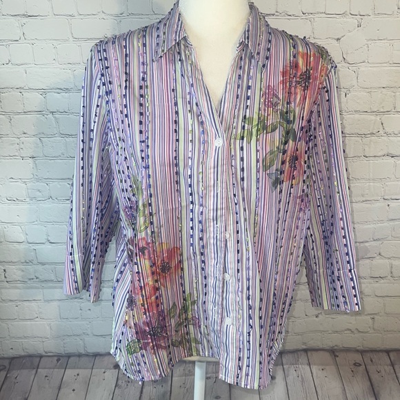 Alfred Dunner Tops - Petite Medium 3/4 sleeve button down blouse. Perfect spring and summer blouse